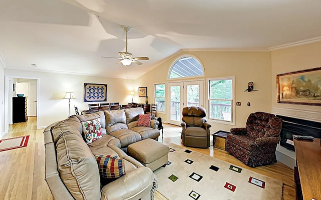 photo 3 of New Listing! Spacious Hillside Ada Access 4 Bedroom Home