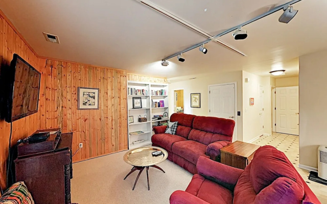 photo 4 of New Listing! Spacious Hillside Ada Access 4 Bedroom Home