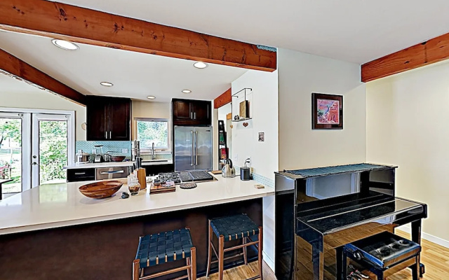 photo 2 of New Listing! Stylish Near Trendy Ballard 3 Bedroom Home