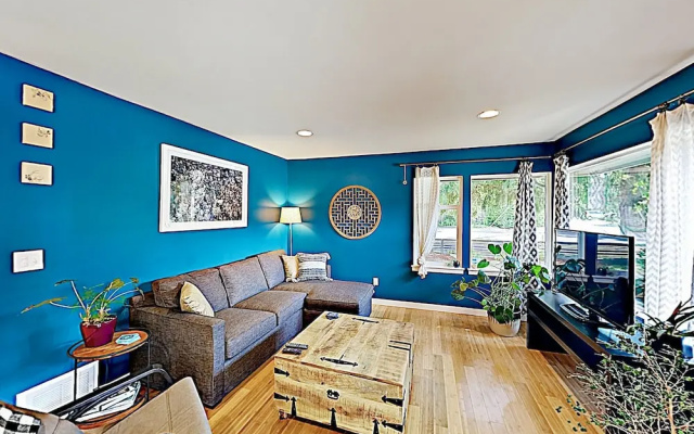 photo 3 of New Listing! Stylish Near Trendy Ballard 3 Bedroom Home