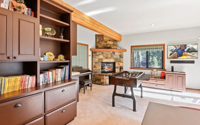 photo 2 of New Listing! Sugar Bear Lodge W/ Hot Tub 4 Bedroom Home