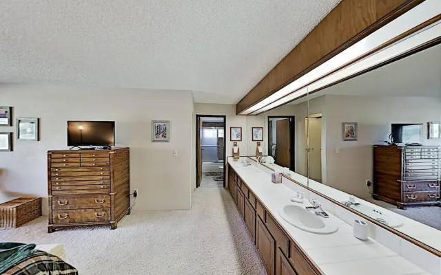 photo 4 of New Listing! Summit County Splendor By Lake Dillon 3 Bedroom Townhouse