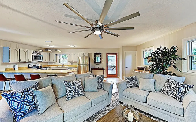 photo 4 of New Listing! The Chocolate W/ Kayaks 2 Bedroom Home