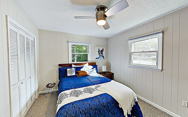 photo 5 of New Listing! The Chocolate W/ Kayaks 2 Bedroom Home