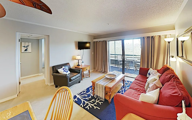 photo 2 of New Listing! Top-floor - Pool, Walk To Beach 2 Bedroom Condo