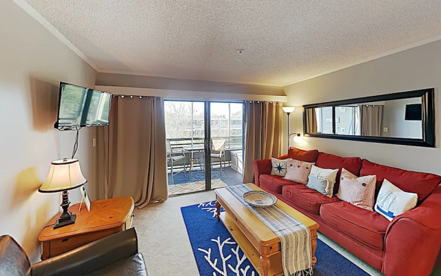 photo 4 of New Listing! Top-floor - Pool, Walk To Beach 2 Bedroom Condo