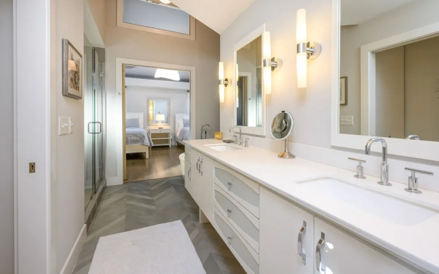 photo 2 of New Listing! Ultra-posh West End Townhome 4 Bedroom Townhouse