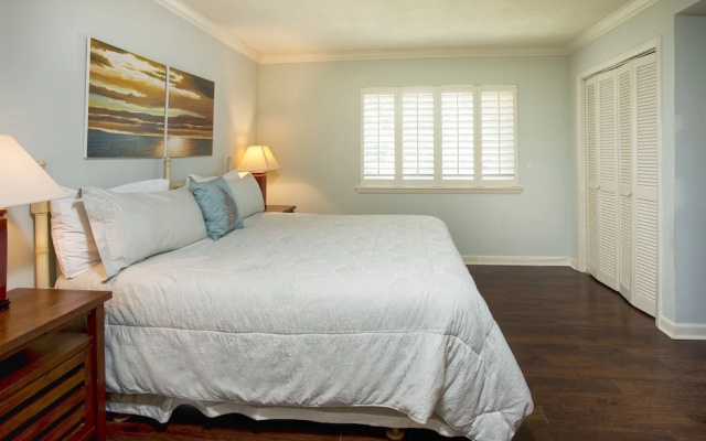 photo 5 of New Listing! Updated At Oceanfront Complex 2 Bedroom Condo