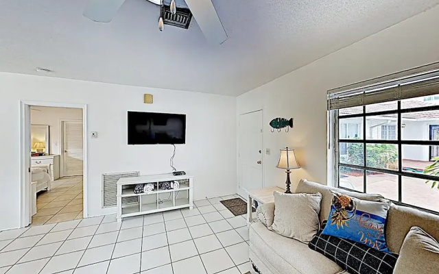 photo 3 of New Listing! Updated Beach W/ Sparkling Pool 1 Bedroom Condo