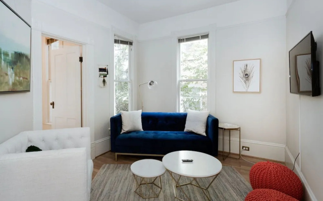 photo 2 of New Listing! Updated Victorian W/ Lake Union Views 3 Bedroom Home