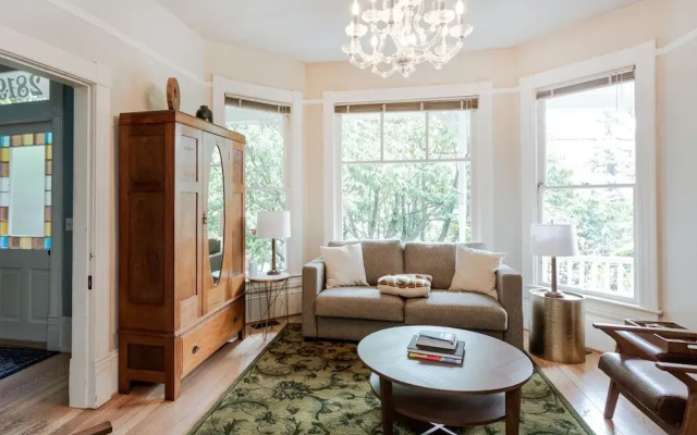 photo 4 of New Listing! Updated Victorian W/ Lake Union Views 3 Bedroom Home