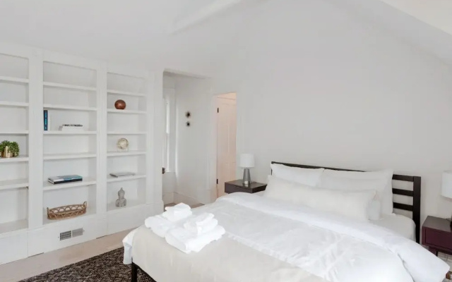 photo 5 of New Listing! Updated Victorian W/ Lake Union Views 3 Bedroom Home