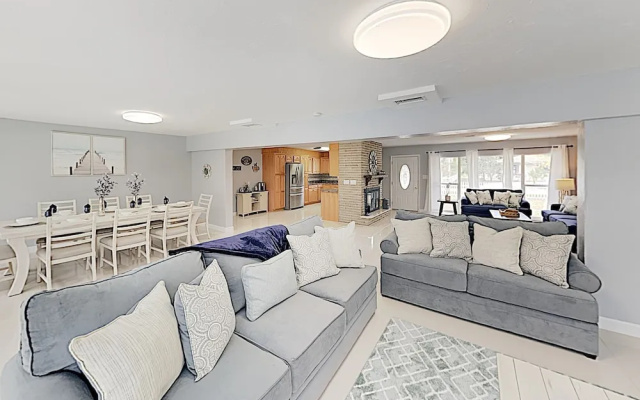 photo 2 of New Listing! Updated W/ Caged Pool & Patio 4 Bedroom Home