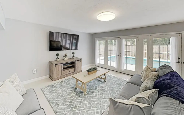 photo 4 of New Listing! Updated W/ Caged Pool & Patio 4 Bedroom Home