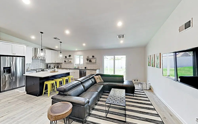 photo 4 of New Listing! Upscale Gem W/ Great Central Location Home