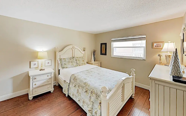 photo 4 of New Listing! Walkable Beachside W/ Pool 3 Bedroom Condo