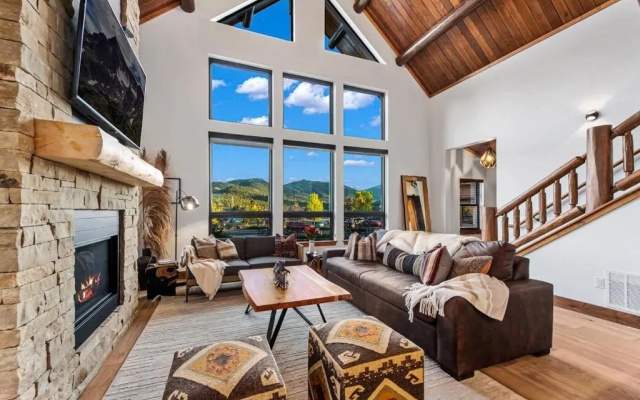 photo 2 of New Log cabin, The Bears Den - 2 bedrooms, loft, 2.5 bath, jacuzzi & Fireplace