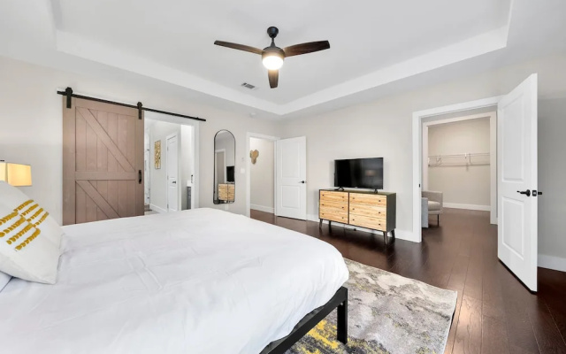 photo 3 of New Luxury Family Friendly Home Centrally Located