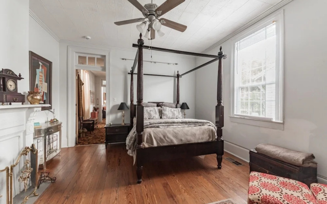 photo 2 of Bywater Home, Parking and Pet Friendly Retreat by Redawning