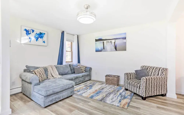 photo 4 of New Paltz Apt - 11 Mi to Poughkeepsie!