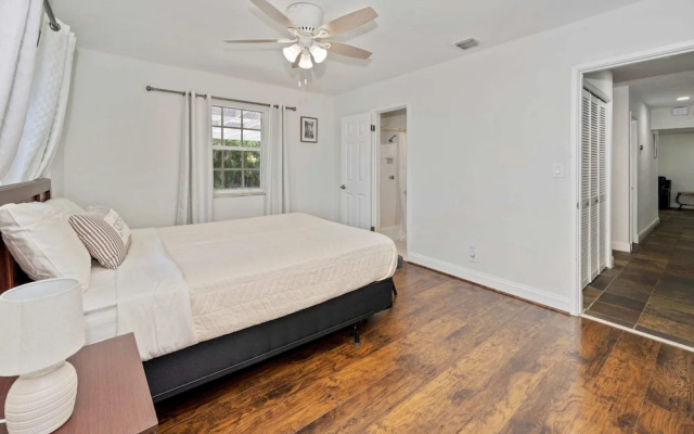 photo 3 of New Private Green Oasis 3br-3bapatio, Private Parking Clean & Cozy