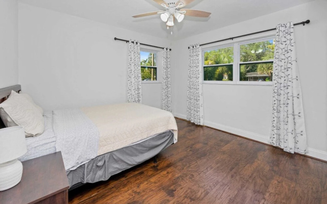 photo 4 of New Private Green Oasis 3br-3bapatio, Private Parking Clean & Cozy