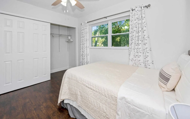 photo 5 of New Private Green Oasis 3br-3bapatio, Private Parking Clean & Cozy