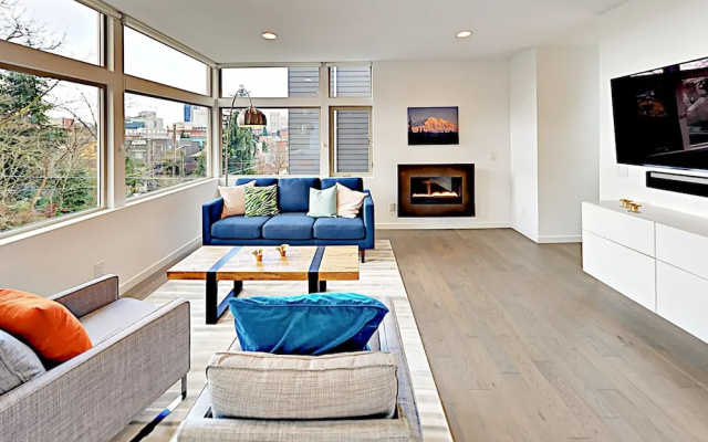 photo 3 of New ! Private Rooftop Deck W/ City Views 3 Bedroom Townhouse