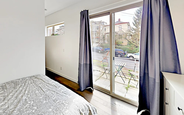 photo 5 of New ! Private Rooftop Deck W/ City Views 3 Bedroom Townhouse