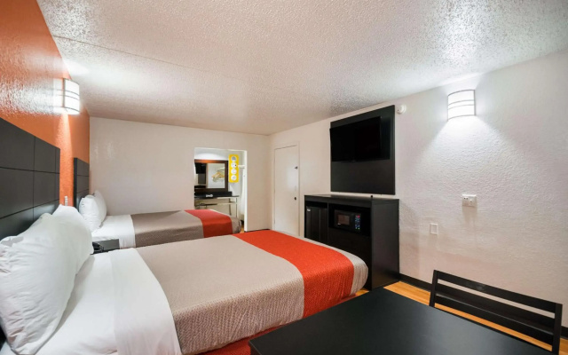 photo 4 of Motel 6 Houston, TX - Brookhollow
