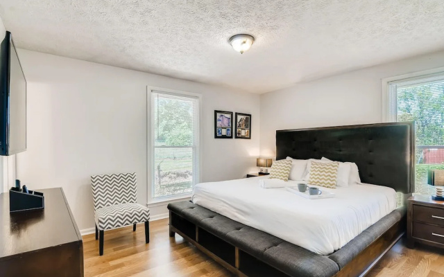 photo 4 of New- Tranquil & Gorgeous Countryside 3br/2bath Home on 1 Acre - 20 Min From Nashville!