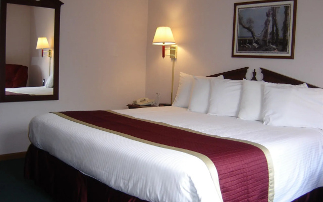 photo 2 of Victorian Inn & Suites