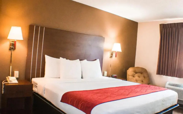 photo 4 of Victorian Inn & Suites