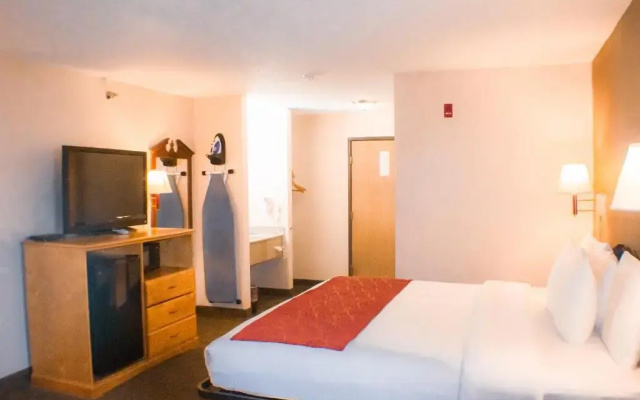 photo 5 of Victorian Inn & Suites
