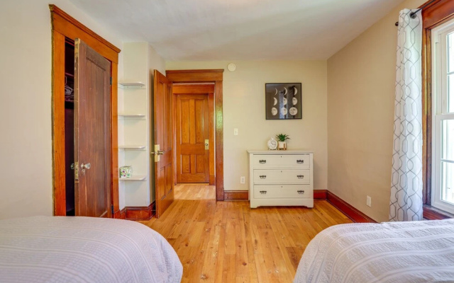 photo 2 of New York Vacation Rental w/ Covered Porch