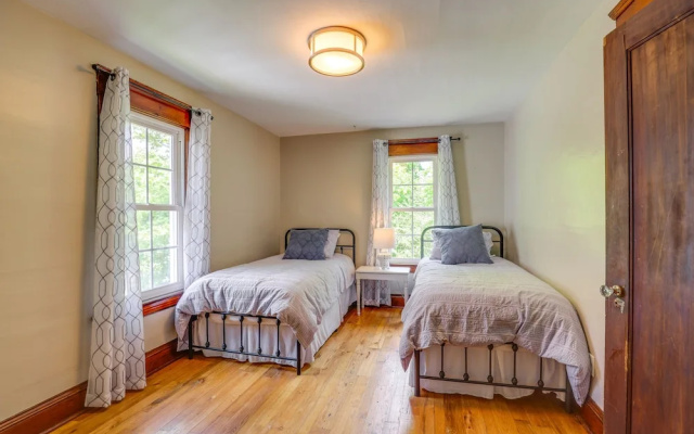 photo 3 of New York Vacation Rental w/ Covered Porch