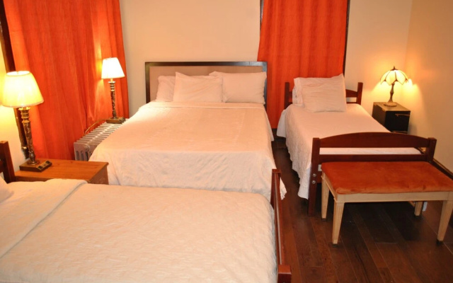 photo 2 of Newark Airport Room with Private Bath