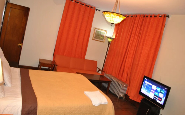 photo 5 of Newark Airport Room with Private Bath