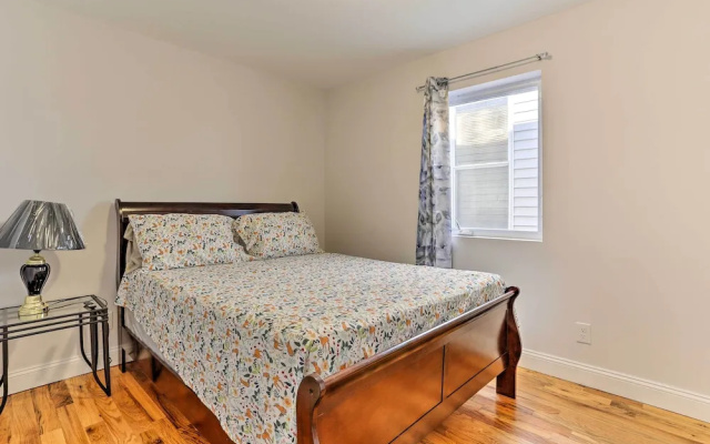 photo 5 of Newark Apartment ~ 5 Mi to Turtle Back Zoo!