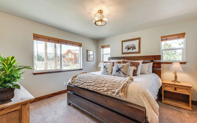 photo 3 of Newly Built Estes Park Townhome, 2 Miles to Rmnp!