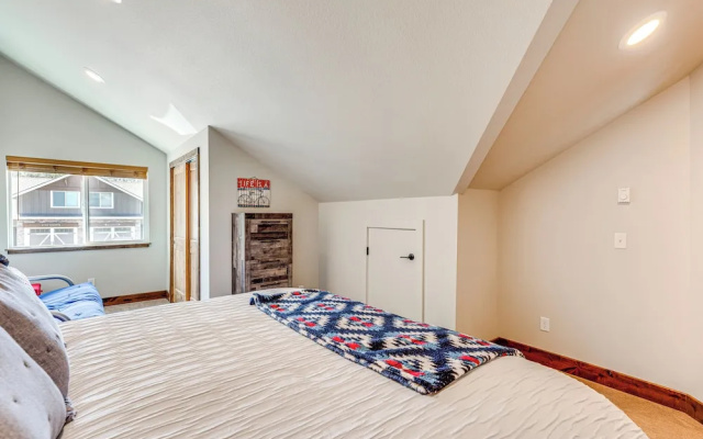 photo 4 of Newly Built Estes Park Townhome, 2 Miles to Rmnp!