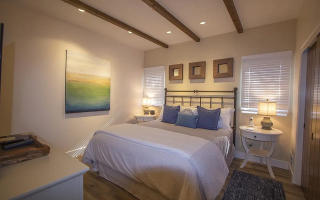 photo 2 of Newly Built Romantic Getaway in Carmel Woods