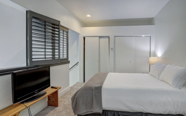 photo 2 of Newly Remodeled 2 Bedroom + Loft on the River 2 Condo by Redawning
