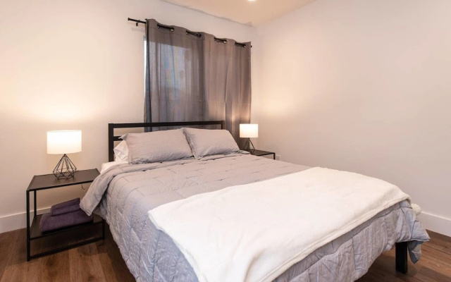 photo 2 of Newly Remodeled 3 BDR House Near Dodgers Stadium