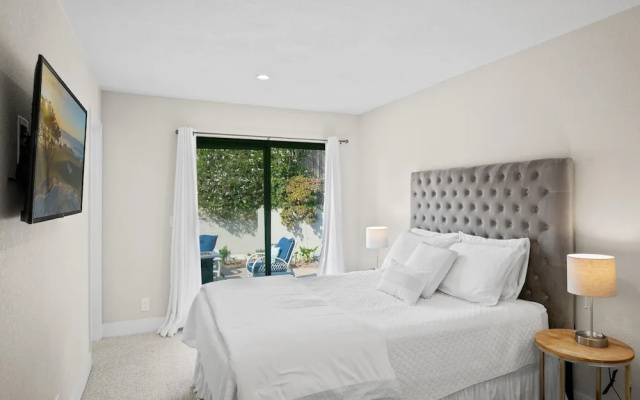 photo 4 of Newly Remodeled 4/4 With Bonus Room! Spectacular Valley Views! Aquarium Passes Available
