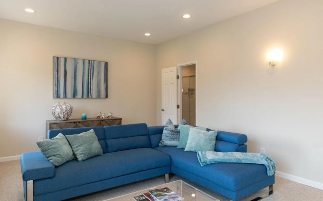 photo 5 of Newly Remodeled 4/4 With Bonus Room! Spectacular Valley Views! Aquarium Passes Available