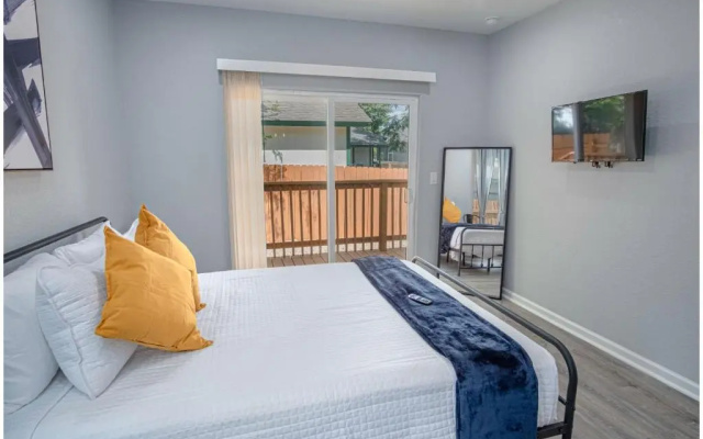 photo 2 of Newly Remodeled 4BR 2BA Near Amazing Downtown