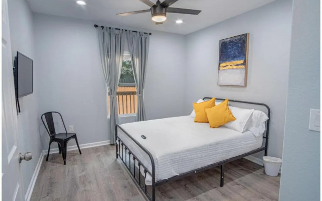 photo 3 of Newly Remodeled 4BR 2BA Near Amazing Downtown