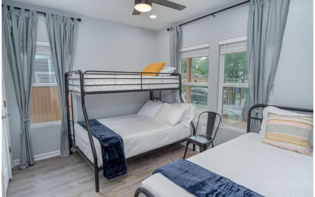 photo 5 of Newly Remodeled 4BR 2BA Near Amazing Downtown