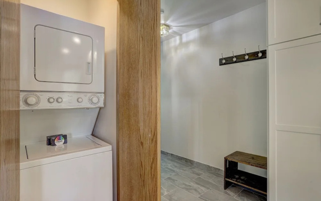 photo 3 of Newly Remodeled Spacious 1 Bedroom 1 Condo by RedAwning